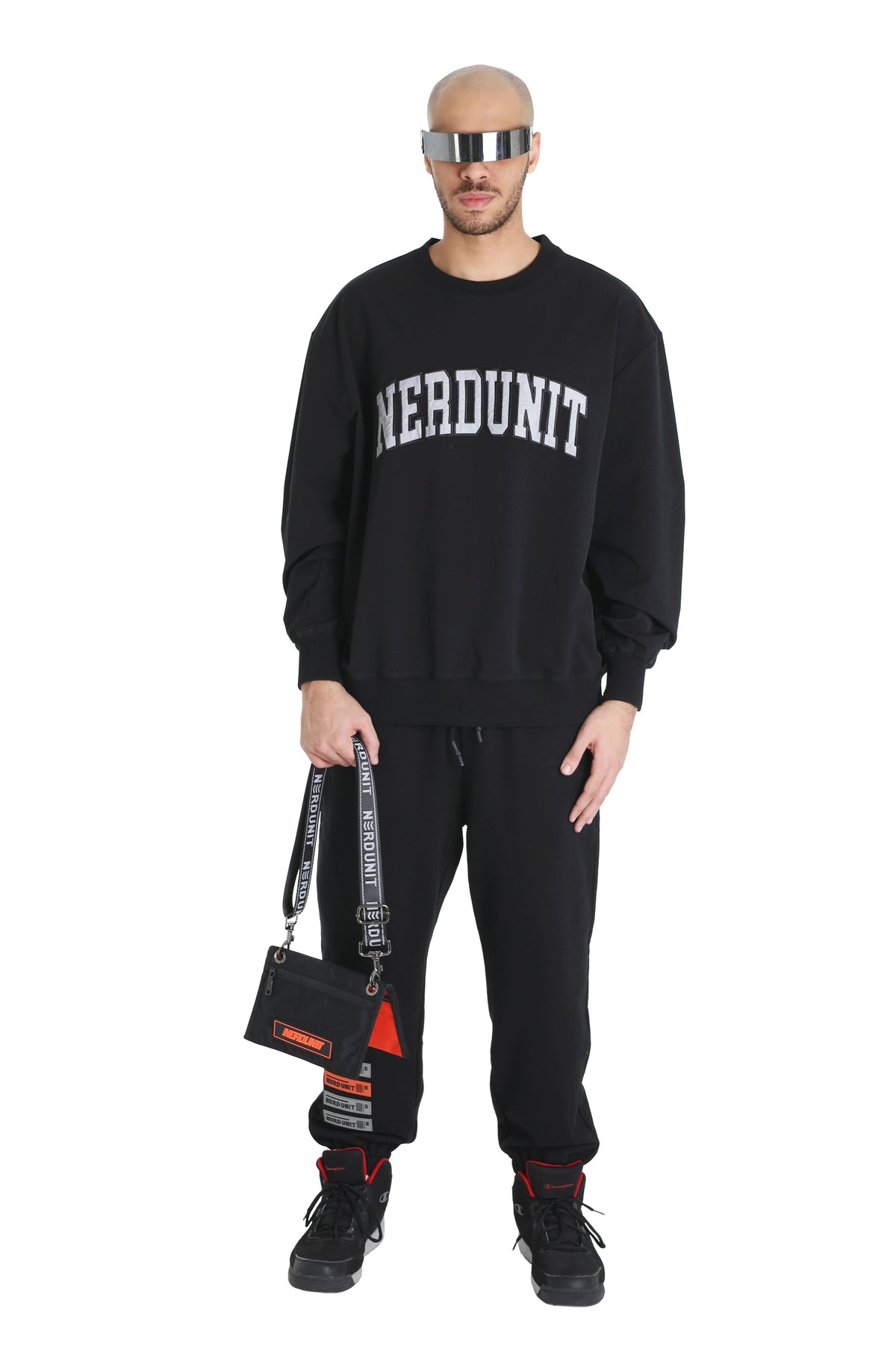 ESSENTIAL SWEATER | BLACK